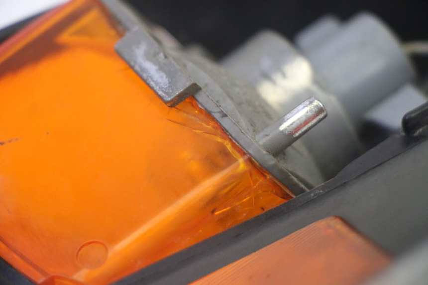 photo de FRONT LEFT TURN SIGNAL KAWASAKI GPZ RX 1000 (1986 - 1988) - Fixing points details