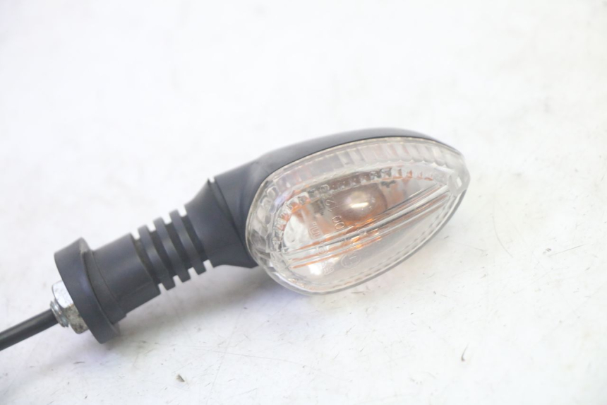 photo de FRONT LEFT TURN SIGNAL PIAGGIO MP3 RL 250 (2007 - 2010) - Zoom on usage condition