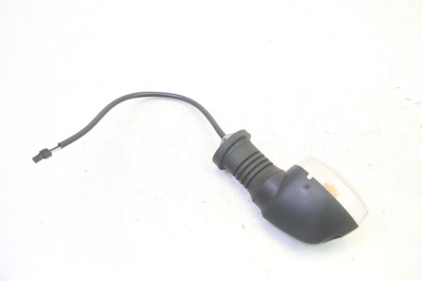 photo de FRONT LEFT TURN SIGNAL PIAGGIO MP3 RL 250 (2007 - 2010) - Alternative perspective