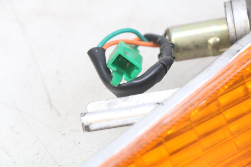 photo de LEFT FRONT TURN SIGNAL HONDA SCV LEAD 100 (2003 - 2007)