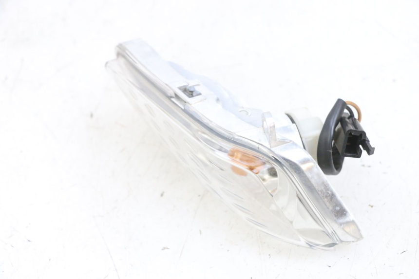 photo de LEFT FRONT TURN SIGNAL YAMAHA XMAX X-MAX 125 (2006 - 2009) - Alternative perspective