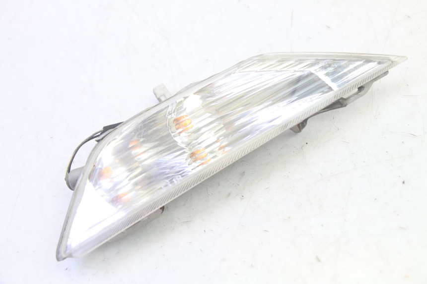 photo de LEFT FRONT TURN SIGNAL PIAGGIO X8 125 (2004 - 2007) - Alternative perspective