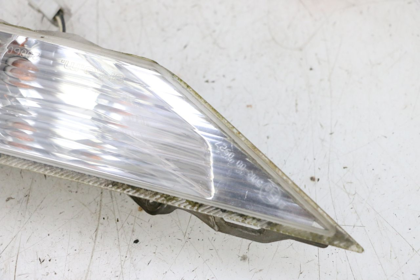 photo de LEFT FRONT TURN SIGNAL PIAGGIO X8 125 (2004 - 2007) - Zoom on usage condition