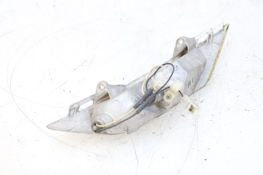 photo de LEFT FRONT TURN SIGNAL PIAGGIO X8 125 (2004 - 2007) - Fixing points details