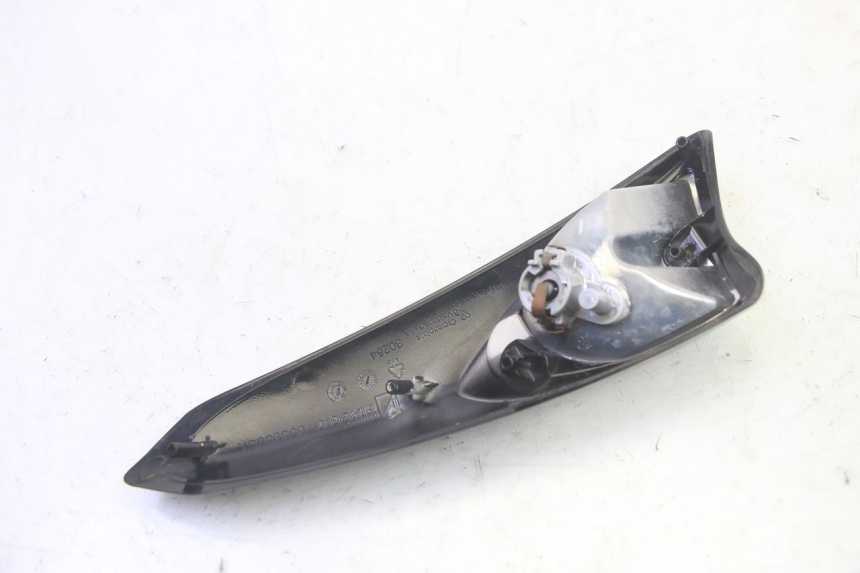 photo de LEFT FRONT TURN SIGNAL PIAGGIO XEVO - X EVO 125 (2007 - 2016) - Fixing points details