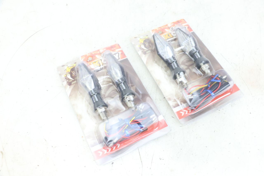 photo de FRONT TURN SIGNAL SUZUKI GSF S BANDIT 600 (2000 - 2004) - Fixing points details