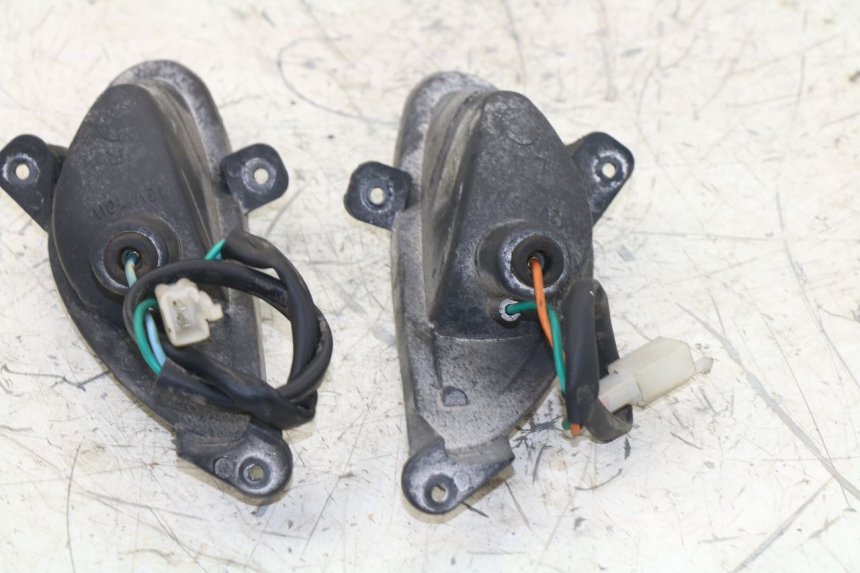 photo de FRONT TURN SIGNAL PEUGEOT V-CLIC VCLIC 50 (2007 - 2013)