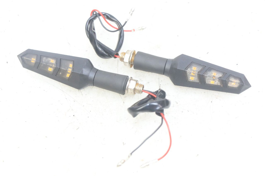 photo de FRONT TURN SIGNAL MOTRAC URBAN 4T 50 (2016 - 2024)