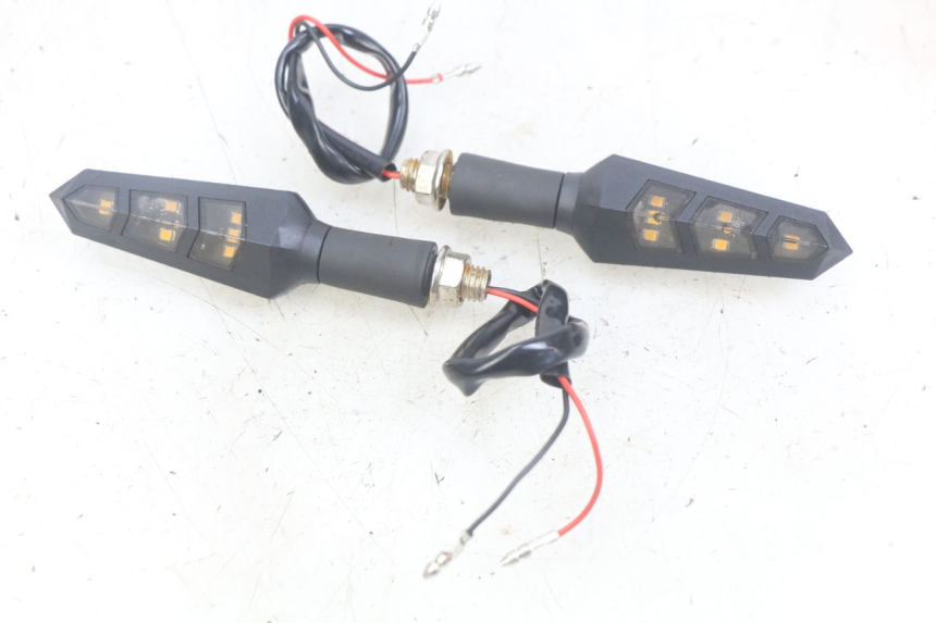 photo de FRONT TURN SIGNAL MOTRAC URBAN 4T 50 (2016 - 2024)