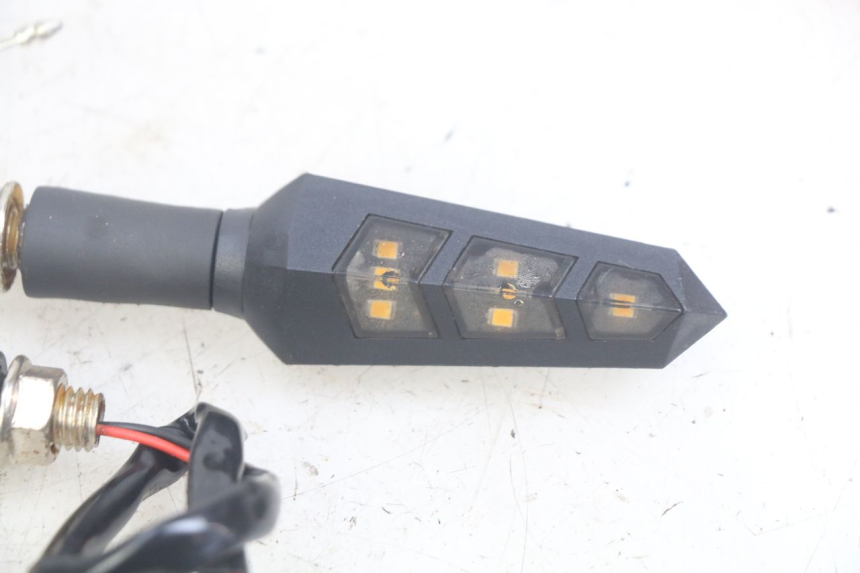 photo de FRONT TURN SIGNAL MOTRAC URBAN 4T 50 (2016 - 2024)