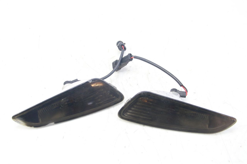 photo de FRONT TURN SIGNAL PIAGGIO VESPA SPRINT 2T 50 (2014 - 2018)