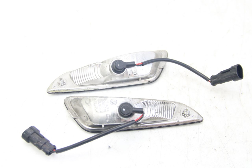 photo de FRONT TURN SIGNAL PIAGGIO VESPA SPRINT 2T 50 (2014 - 2018)