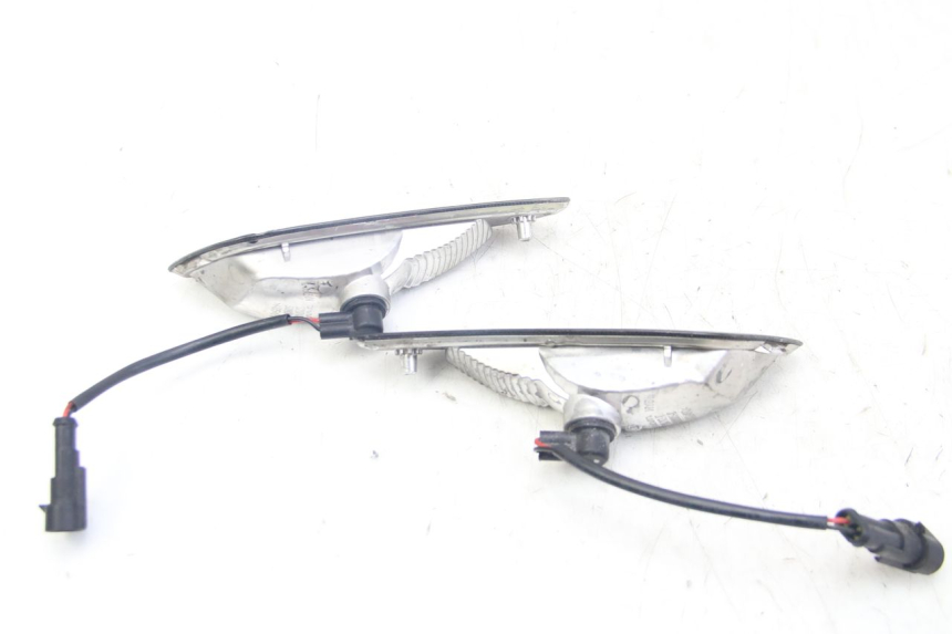 photo de FRONT TURN SIGNAL PIAGGIO VESPA SPRINT 2T 50 (2014 - 2018)