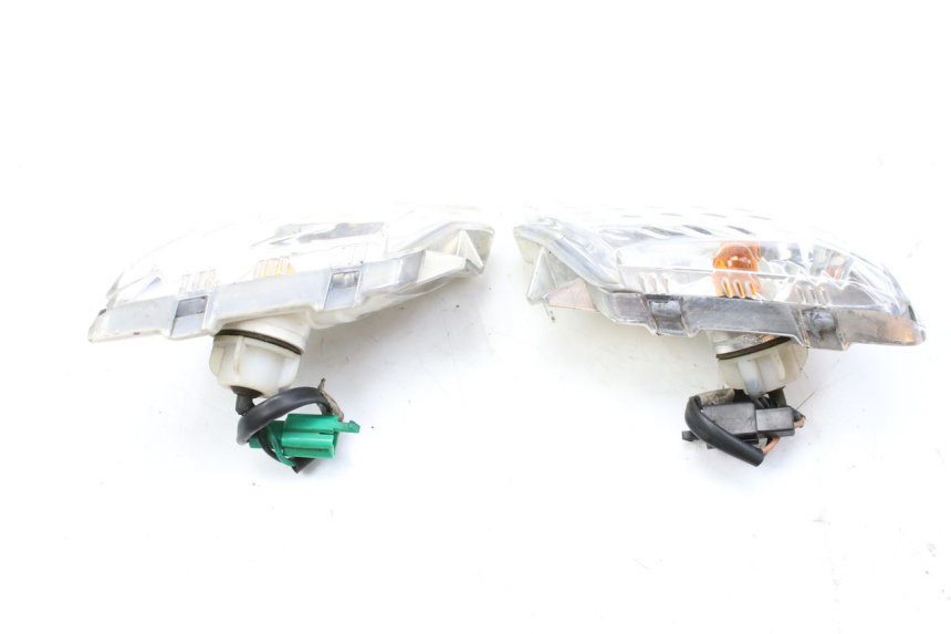 photo de FRONT TURN SIGNAL YAMAHA XMAX X-MAX 125 (2006 - 2009) - Zoom on usage condition