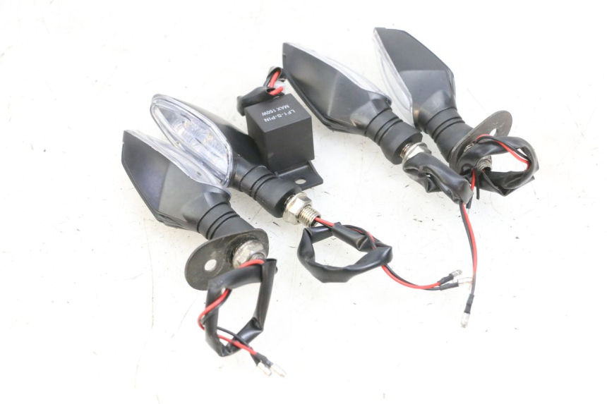 photo de FRONT TURN SIGNAL KAWASAKI ZR 7 750 (1999 - 2001) - Component detail