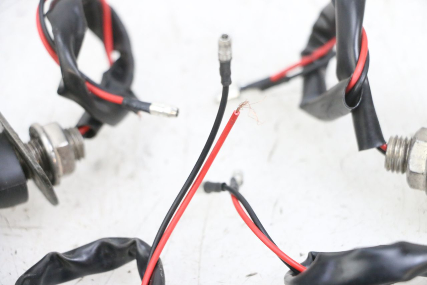 photo de FRONT TURN SIGNAL KAWASAKI ZR 7 750 (1999 - 2001) - Additional view of the item