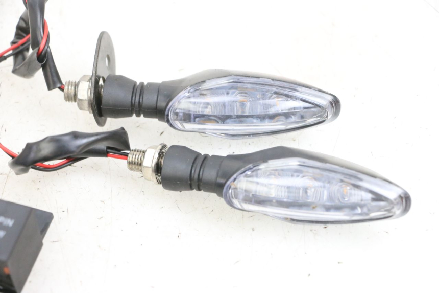 photo de FRONT TURN SIGNAL KAWASAKI ZR 7 750 (1999 - 2001) - High-resolution close-up