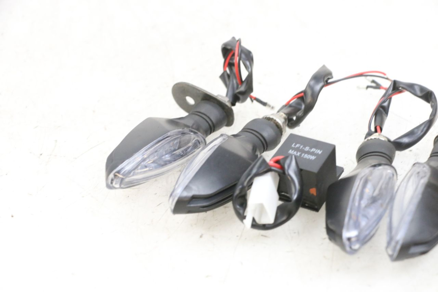 photo de FRONT TURN SIGNAL KAWASAKI ZR 7 750 (1999 - 2001) - Zoom on usage condition