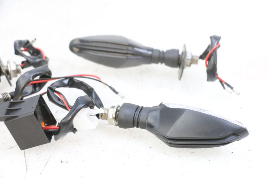 photo de FRONT TURN SIGNAL KAWASAKI ZR 7 750 (1999 - 2001) - Fixing points details