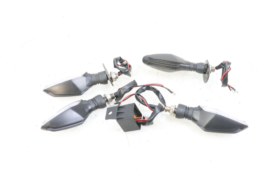 photo de FRONT TURN SIGNAL KAWASAKI ZR 7 750 (1999 - 2001) - Surface and material condition