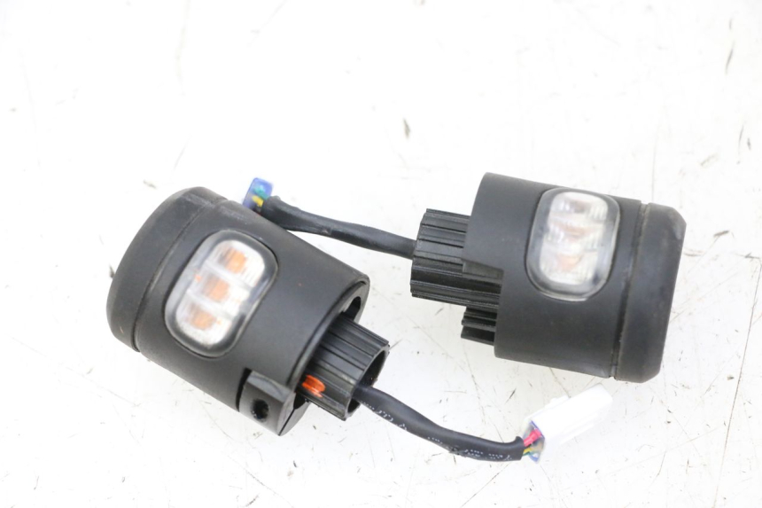 photo de FRONT TURN SIGNAL SEGWAY NINEBOT ZT3 PRO 1