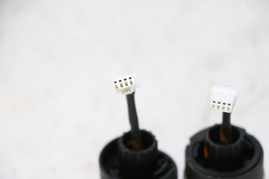 photo de FRONT TURN SIGNAL SEGWAY NINEBOT ZT3 PRO 1