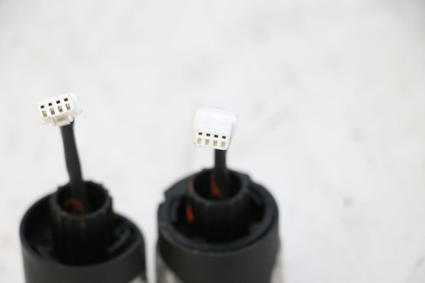 photo de FRONT TURN SIGNAL SEGWAY NINEBOT ZT3 PRO 1