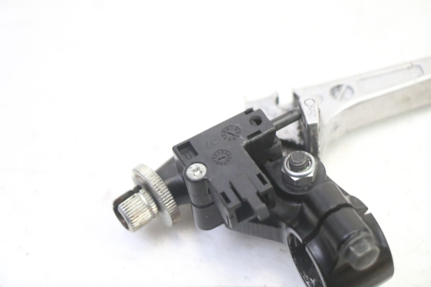 photo de CLUTCH LEVER MOUNT SUZUKI GSR 750 (2011 - 2017)