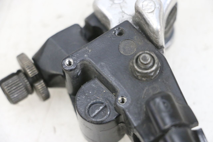 photo de CLUTCH LEVER MOUNT KAWASAKI ZR 7 750 (1999 - 2001) - Technical close-up