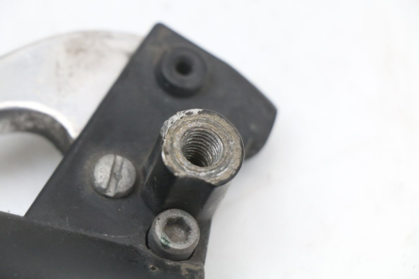 photo de LEFT BRAKE LEVER MOUNT PIAGGIO FLY 4T 50 (2004 - 2010)