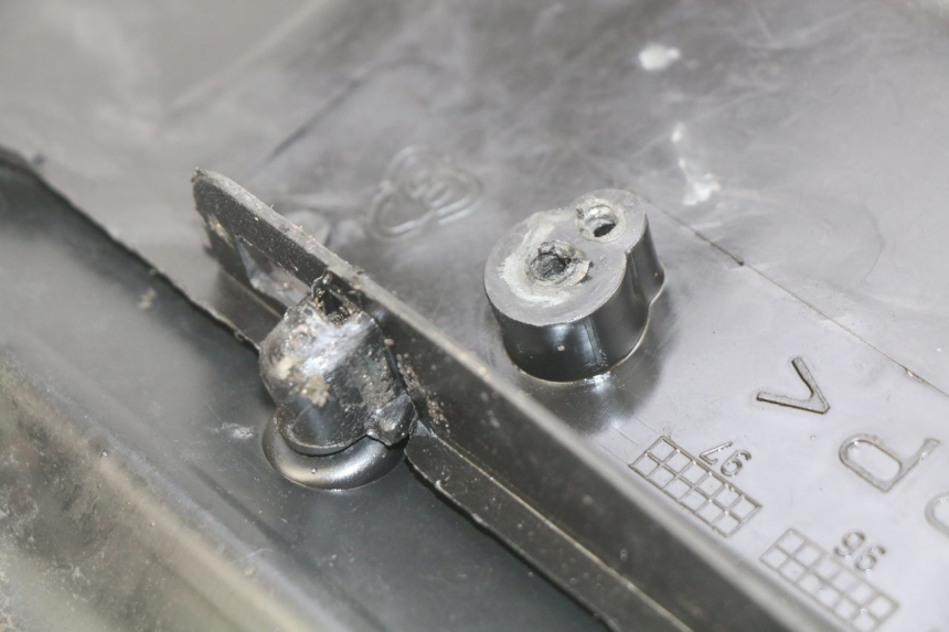 photo de UNDERSEAT STORAGE MBK BOOSTER NEXT GENERATION 50 (1995 - 1998)