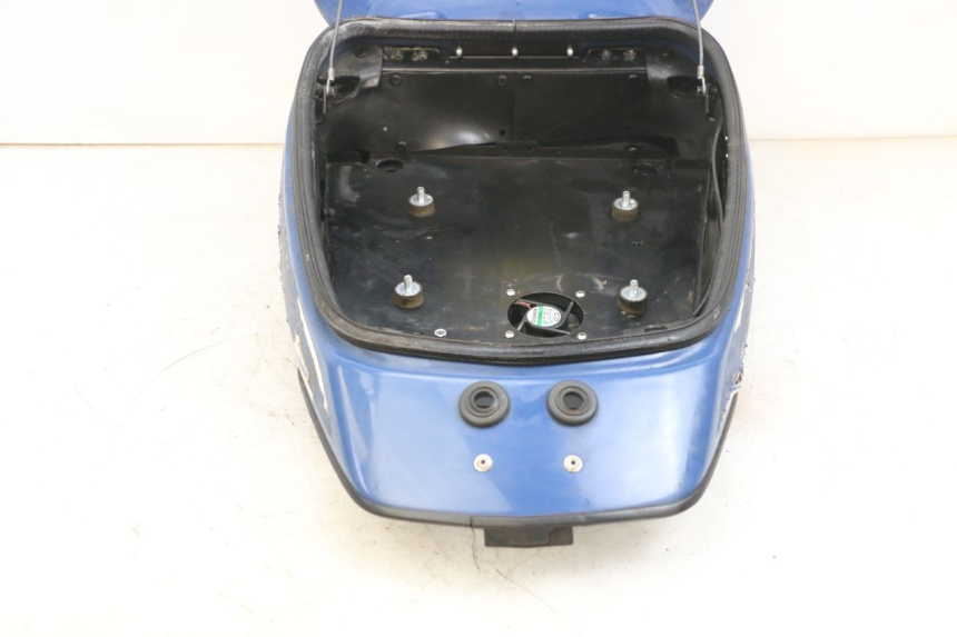 photo de SEAT STORAGE BOX YAMAHA FJR ABS 1300 (2006 - 2012) - Alternative perspective
