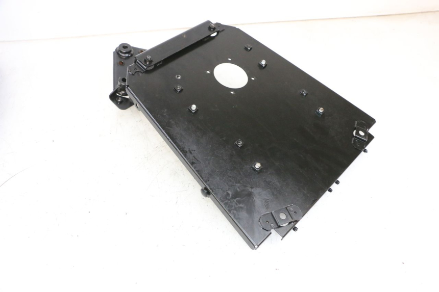 photo de SEAT STORAGE BOX YAMAHA FJR ABS 1300 (2006 - 2012) - Distinctive features