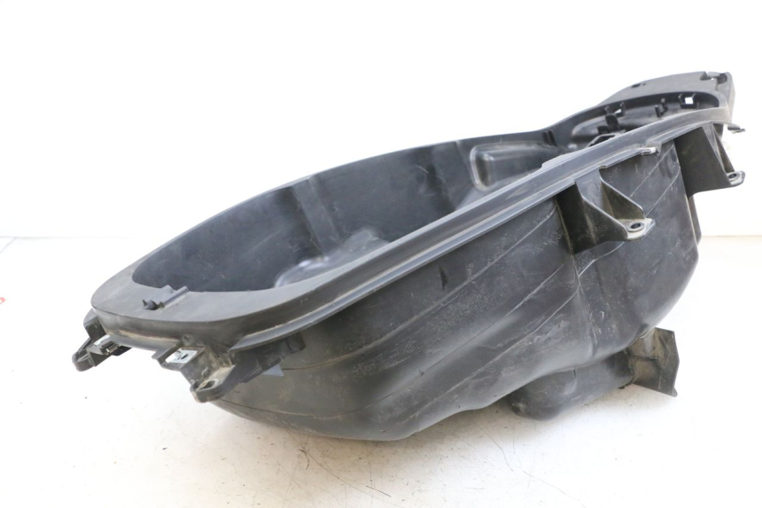 photo de UNDERSEAT STORAGE PIAGGIO MP3 HPE 350 (2018 - 2020) - Surface and material condition