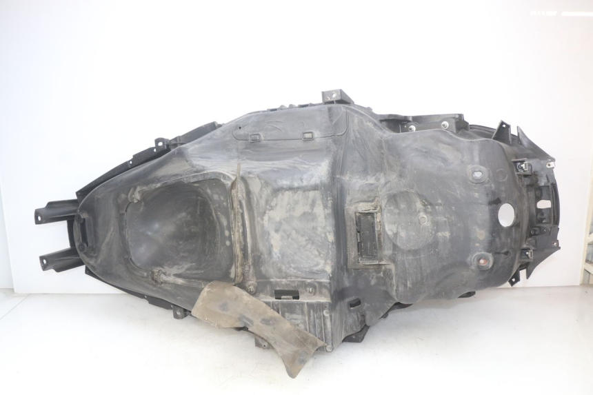 photo de SEAT STORAGE BOX PIAGGIO MP3 LT 300 (2010 - 2016) - Fixing points details