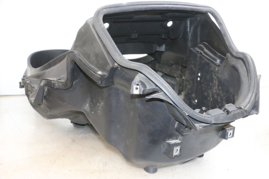 photo de UNDERSEAT STORAGE PIAGGIO MP3 RL 250 (2007 - 2010) - Zoom on usage condition