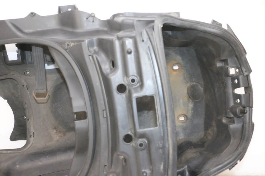 photo de UNDERSEAT STORAGE PIAGGIO MP3 RL 250 (2007 - 2010) - Technical close-up