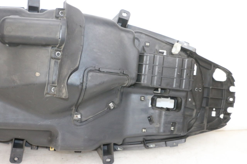 photo de UNDERSEAT STORAGE PIAGGIO MP3 500 (2016 - 2018) - Component detail