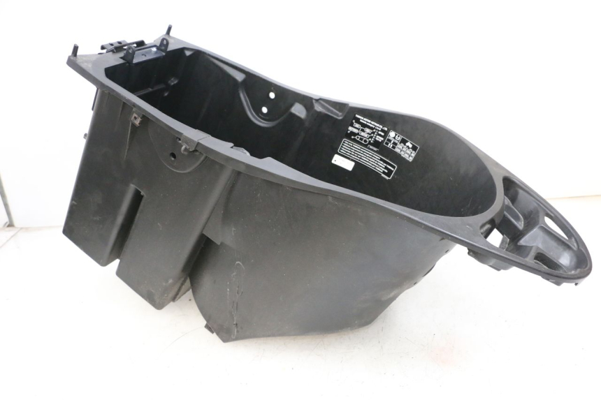 photo de UNDERSEAT STORAGE YAMAHA NEO'S CORE 1 (2022 - 2026) - Technical close-up