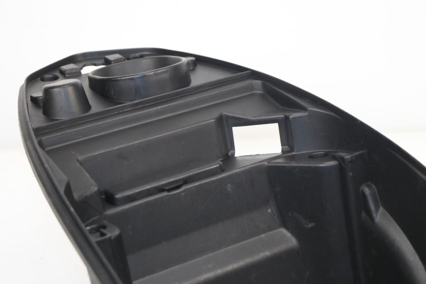 photo de SEAT STORAGE BOX PEUGEOT KISBEE 4T 50 (2018 - 2022)