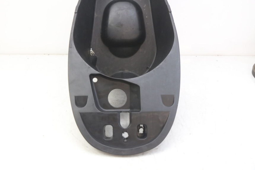 photo de UNDERSEAT STORAGE PEUGEOT VIVACITY 125 (2010 - 2017)