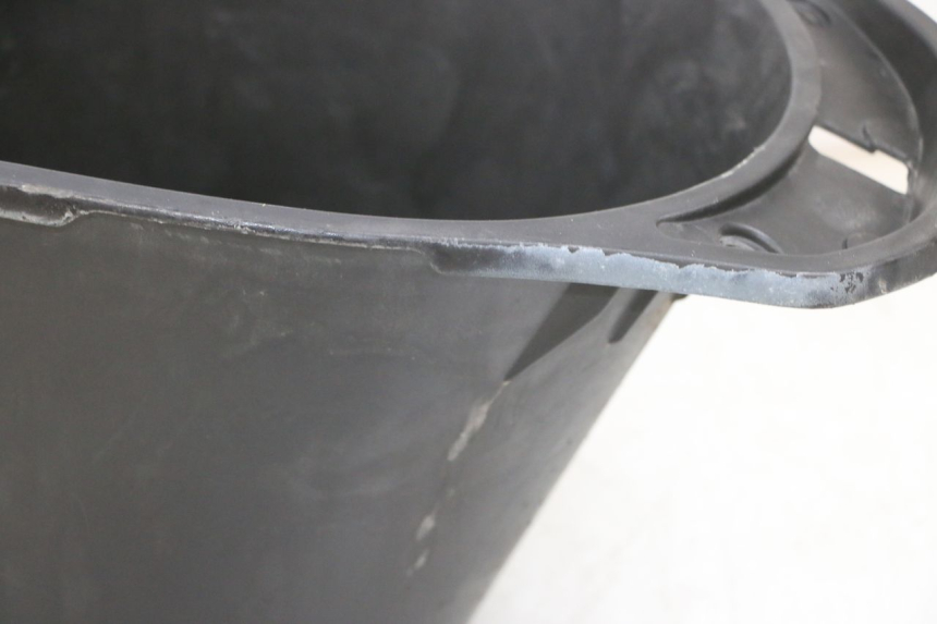 photo de SEAT STORAGE BOX DAELIM S1 125 (2007 - 2016) - Fixing points details