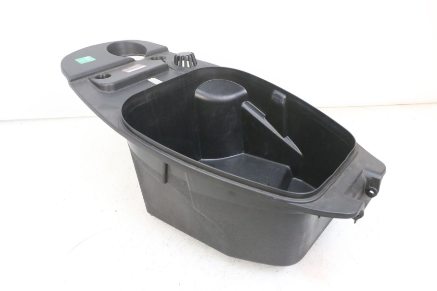 photo de UNDERSEAT STORAGE JM MOTORS SANTANA EVO 50 (2024 - 2026) - Surface and material condition