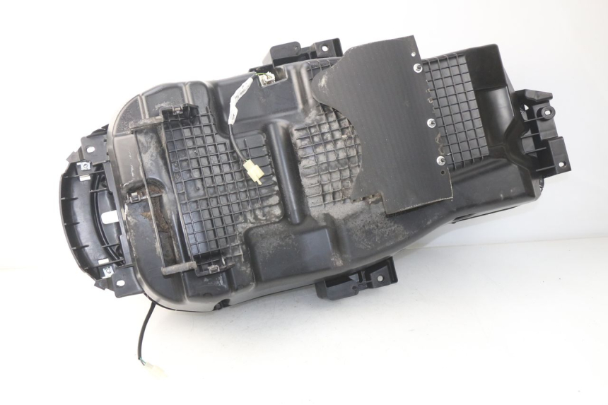 photo de UNDERSEAT STORAGE PEUGEOT SATELIS 300 (2012 - 2015)
