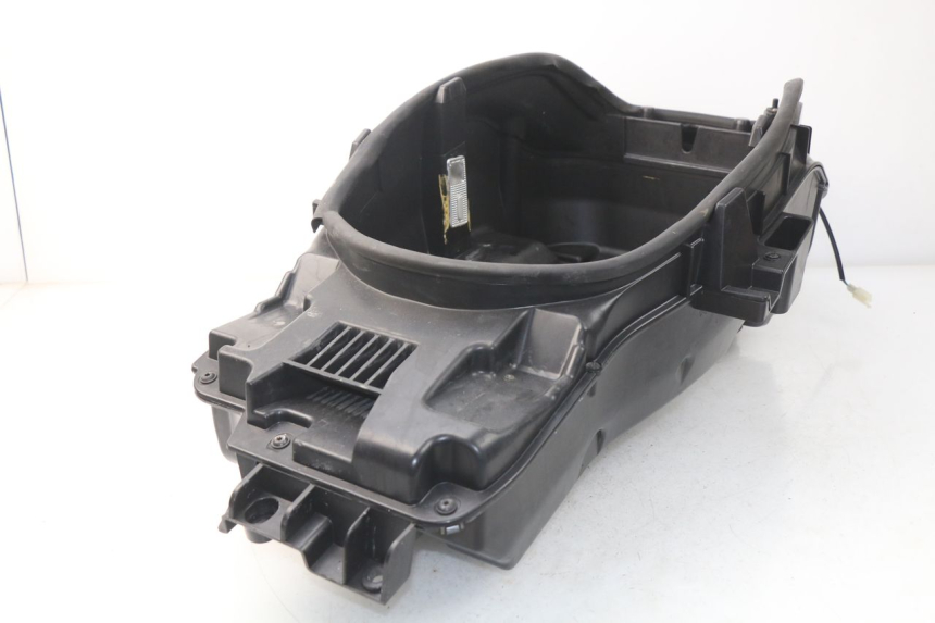photo de UNDERSEAT STORAGE PEUGEOT SATELIS 300 (2012 - 2015)
