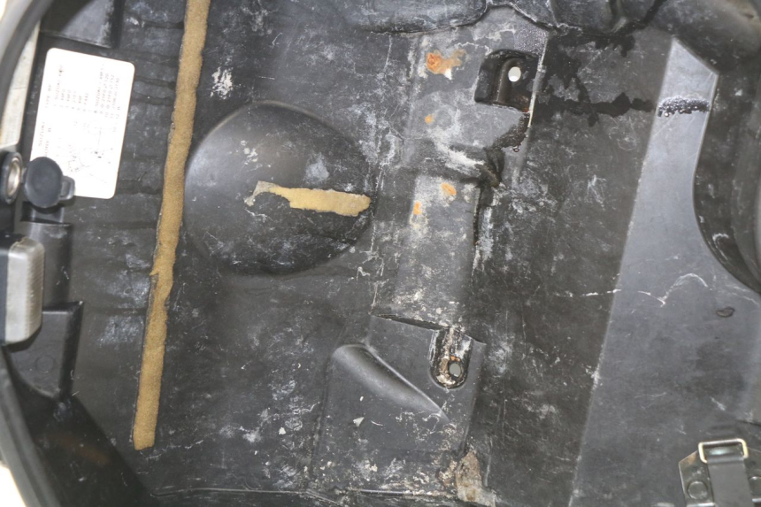photo de UNDERSEAT STORAGE SUZUKI UH BURGMAN 125 (2002 - 2006)