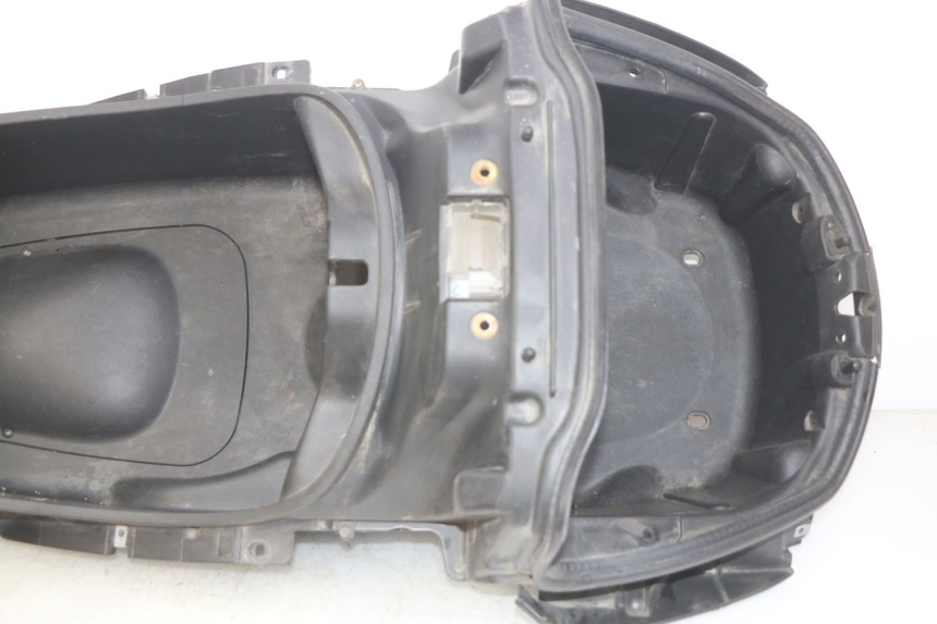 photo de SEAT STORAGE BOX PIAGGIO X8 125 (2004 - 2007)