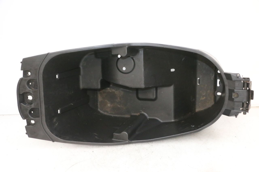 photo de UNDERSEAT STORAGE YAMAHA YP MAJESTY 125 (2002 - 2006) - Main view