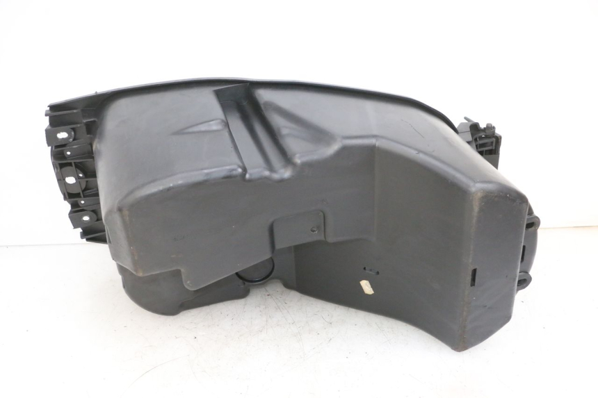photo de UNDERSEAT STORAGE YAMAHA YP MAJESTY 125 (2002 - 2006) - Technical close-up