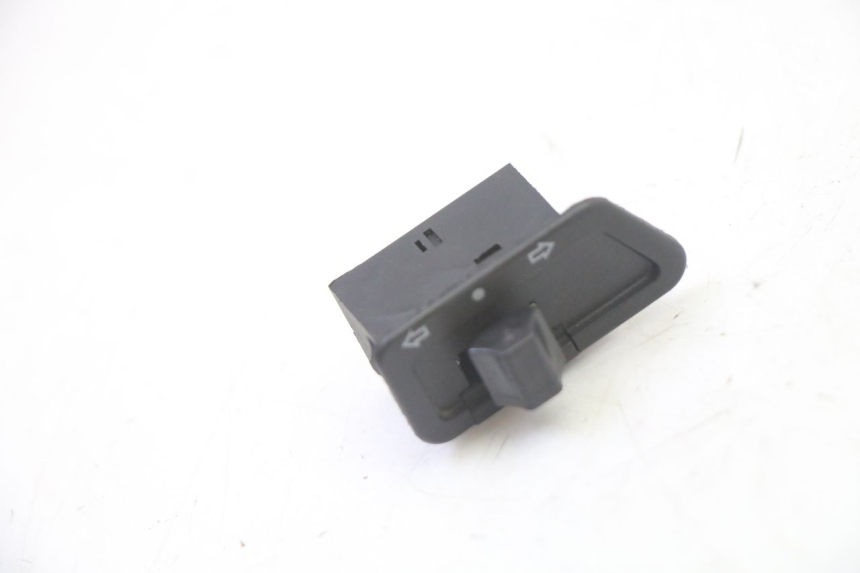 photo de TURN SIGNAL SWITCH MOTRON BREEZY 4T 50 (2021 - 2025)